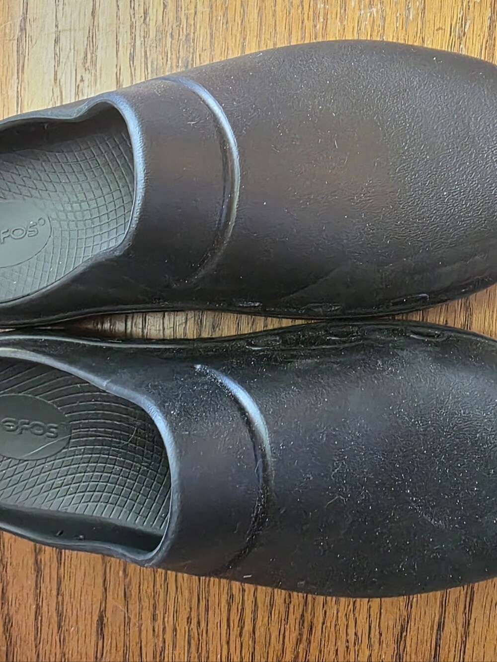 OOFOS Black Women’s Slip-On Recovery Clogs - Picture 2 of 4